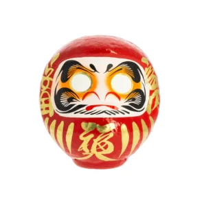 Daruma tradicional rojo elaborado en Japón, utilizado como amuleto de propósito y buena fortuna.